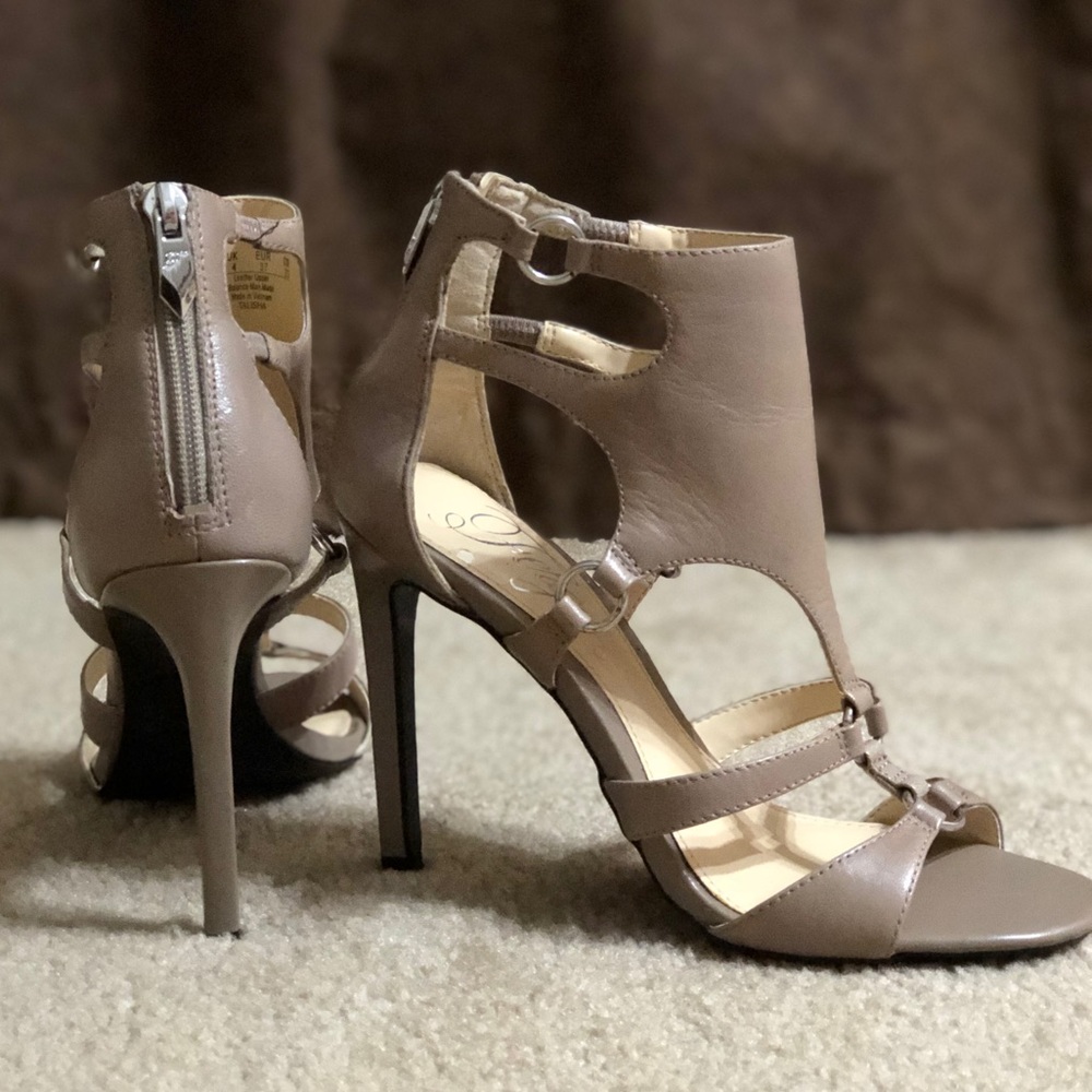 Strap Leather Pump